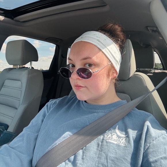 Meet your Posher, Anthea✨ - Picture 1 of 9